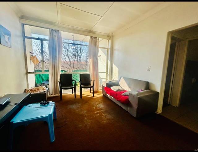 2 BEDROOM APARTMENT FOR SALE IN VANDERBIJLPARK CW 1